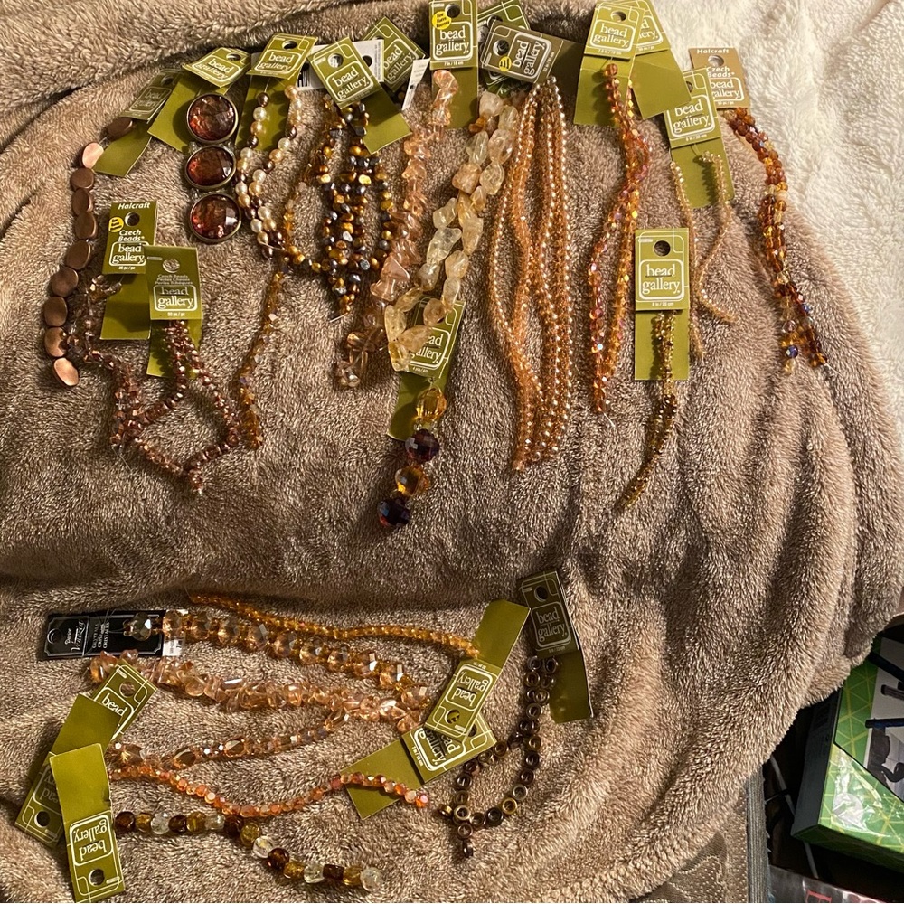 Assorted crafting beads. - J3